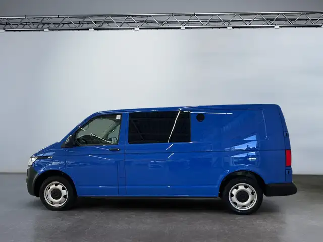 Volkswagen Transporter view 3
