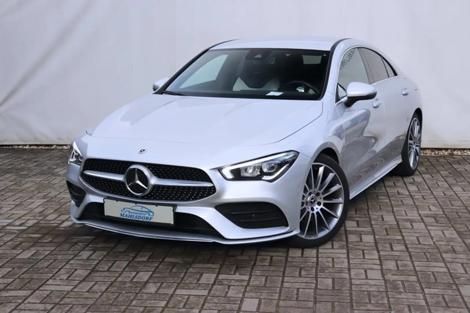 Mercedes-Benz CLA 200 7G-DCT AMG Line Silber - 1
