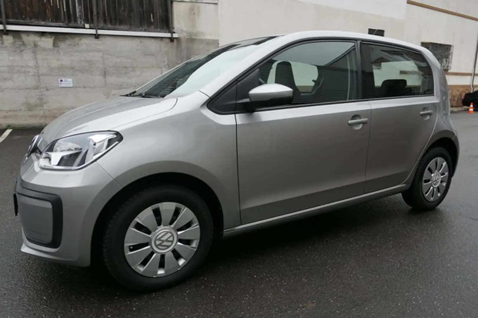Volkswagen up! Move  41800 km! Klima! Bluetooth! Silber - 1