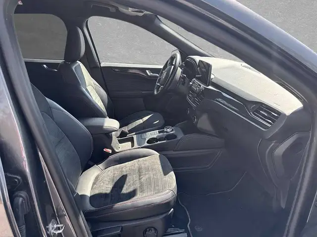 Ford Kuga view 3