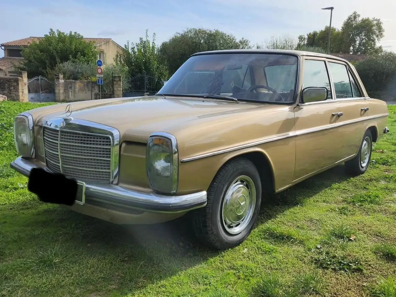 Mercedes-Benz 240