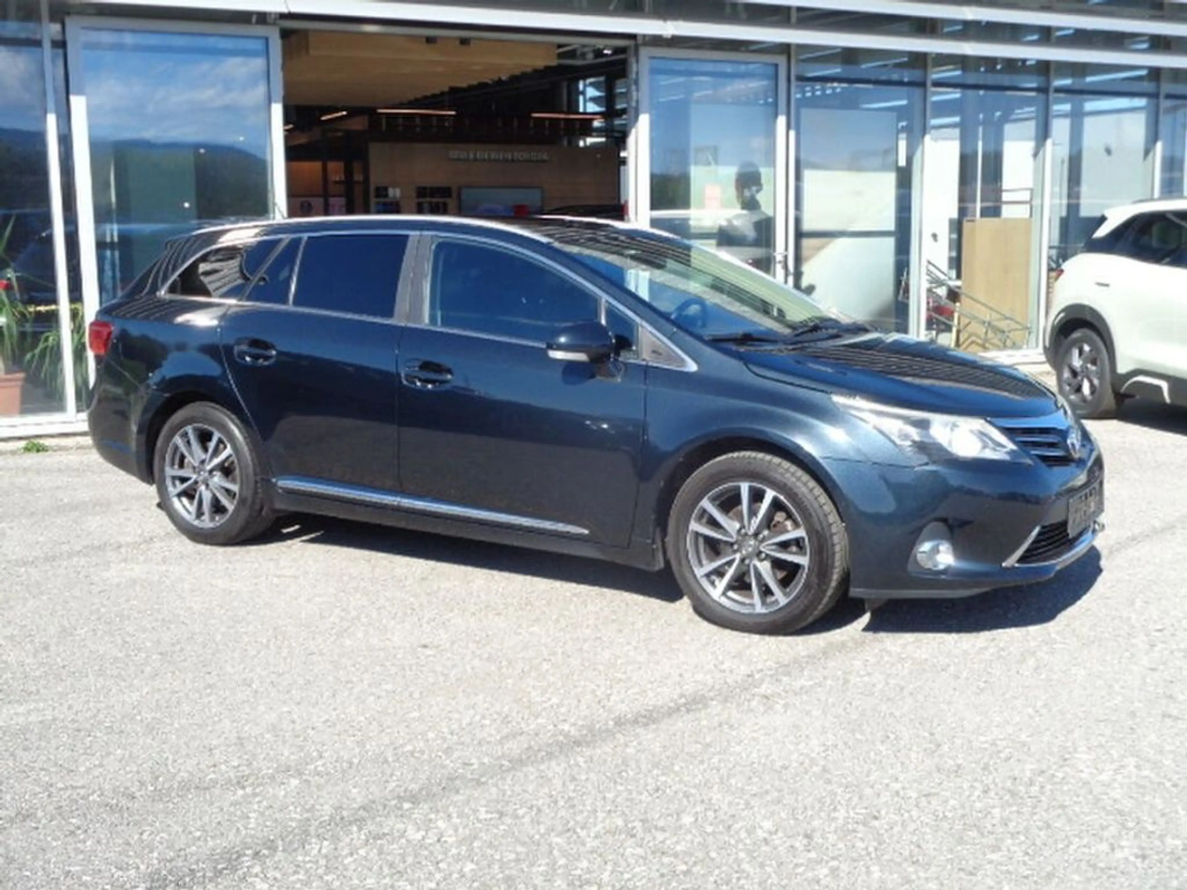 Toyota Avensis Premium 2,0 D-4D *Kamera *AHK — photo 2