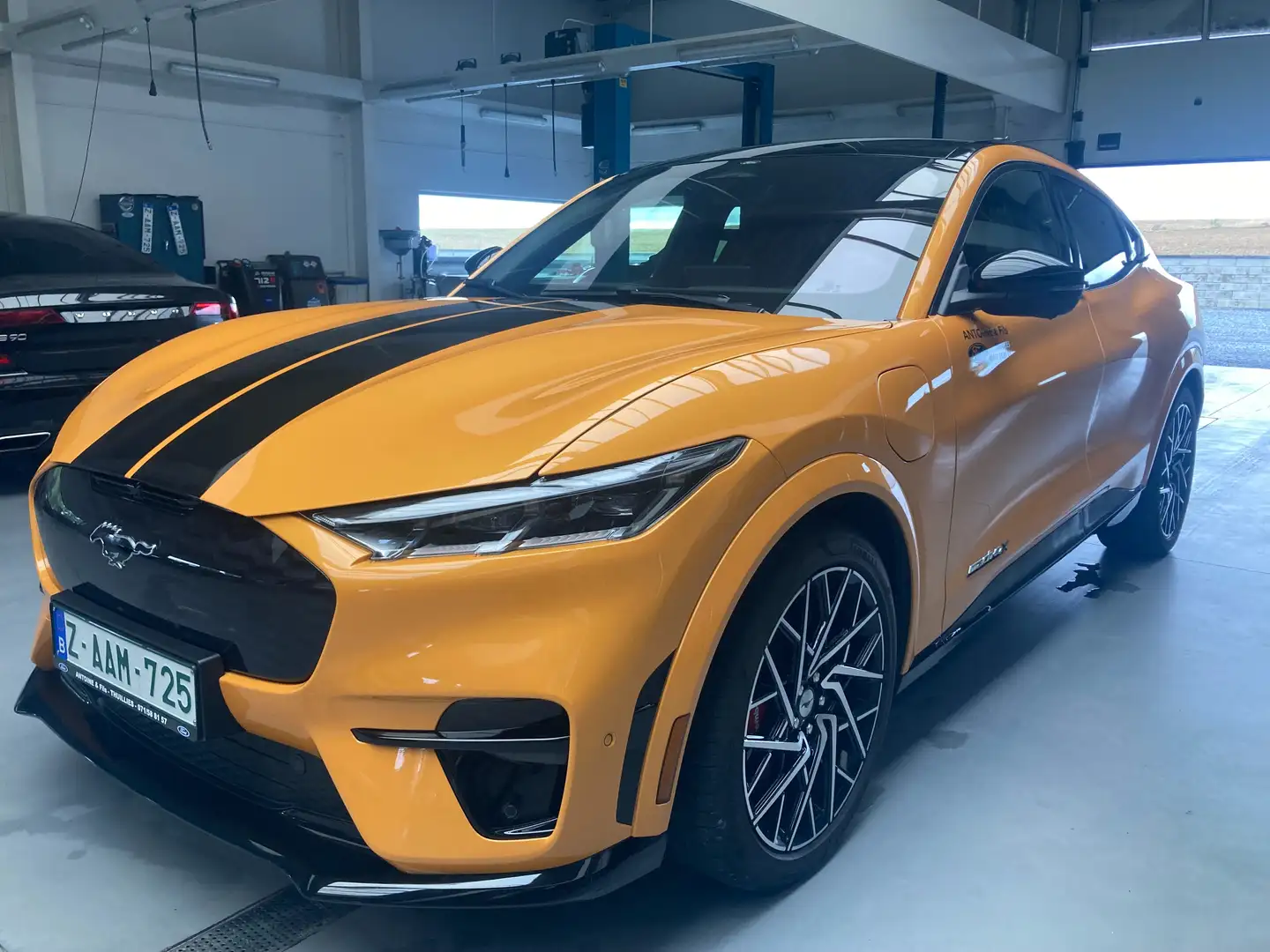 Ford Mustang Mach-E 99 kWh AWD GT Extended Range PROMO Gelb - 2