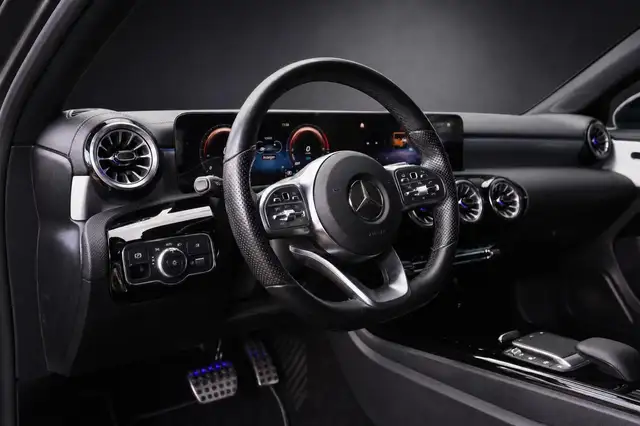 Mercedes-Benz 250 view 13