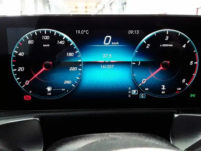 Mercedes-Benz GLB view 11