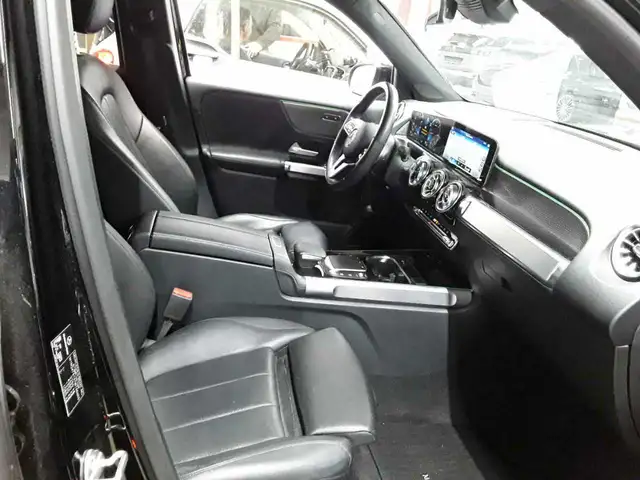 Mercedes-Benz GLB view 8