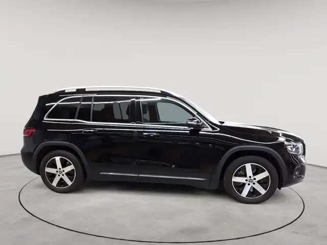 Mercedes-Benz GLB view 3