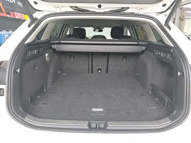 Volkswagen Passat view 12