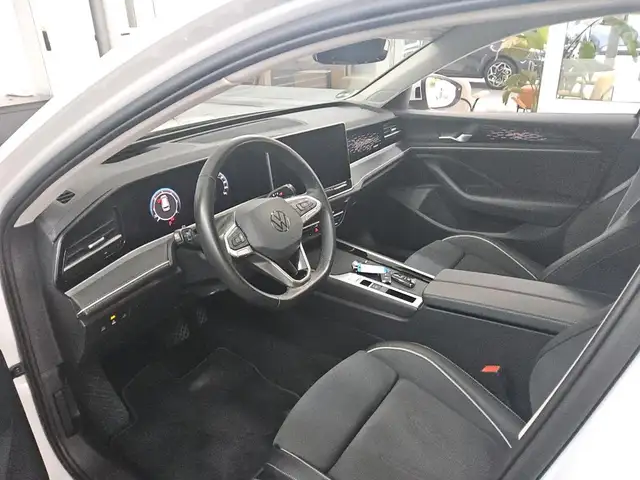Volkswagen Passat view 10