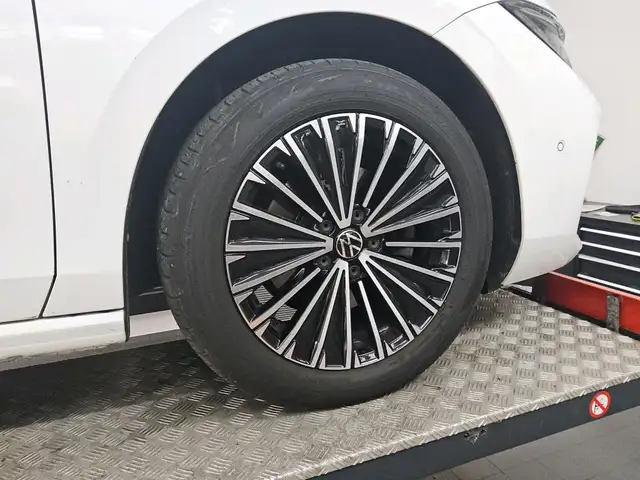Volkswagen Passat view 5