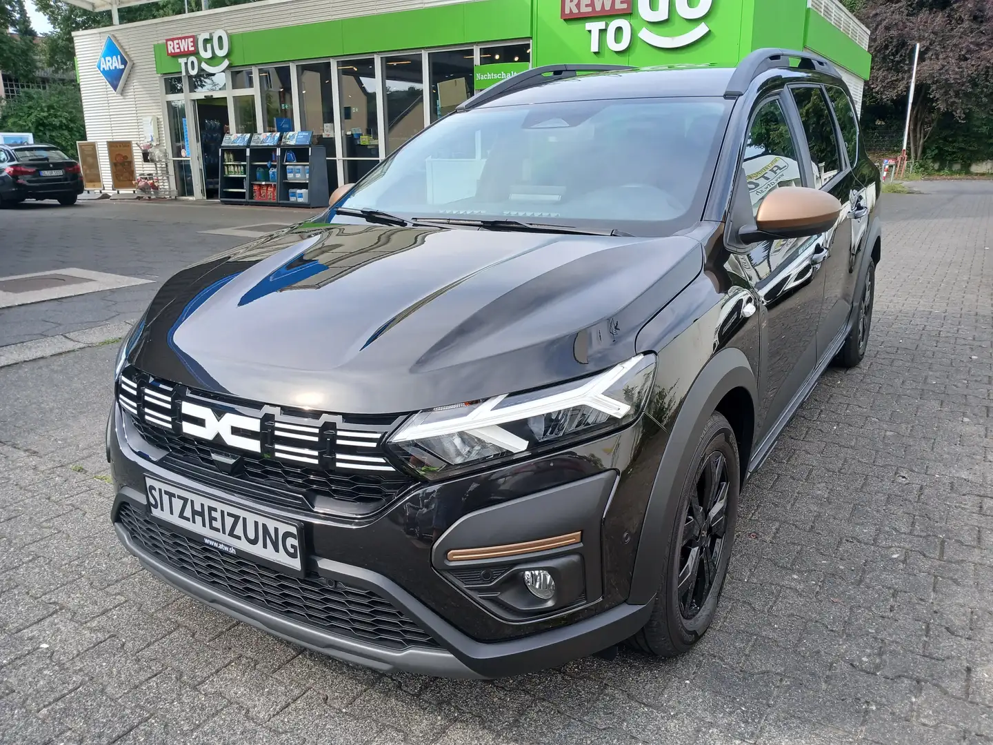 Dacia Jogger TCe110 Extreme 7. Sitze Winter-Paket, Allwetter Schwarz - 2