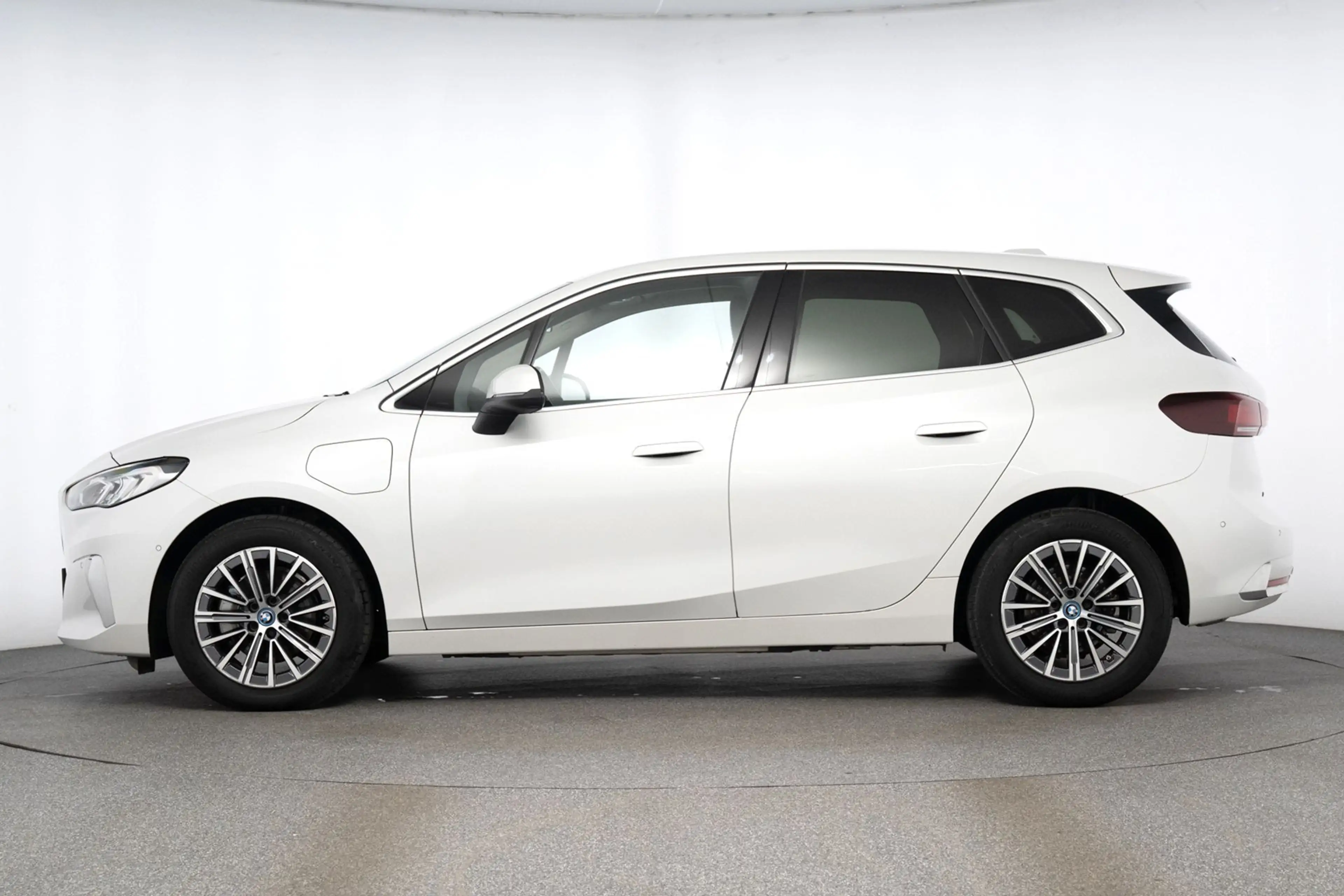 BMW 225 e xDrive Active Tourer Luxury H&K WENIG KM -45% — photo 3