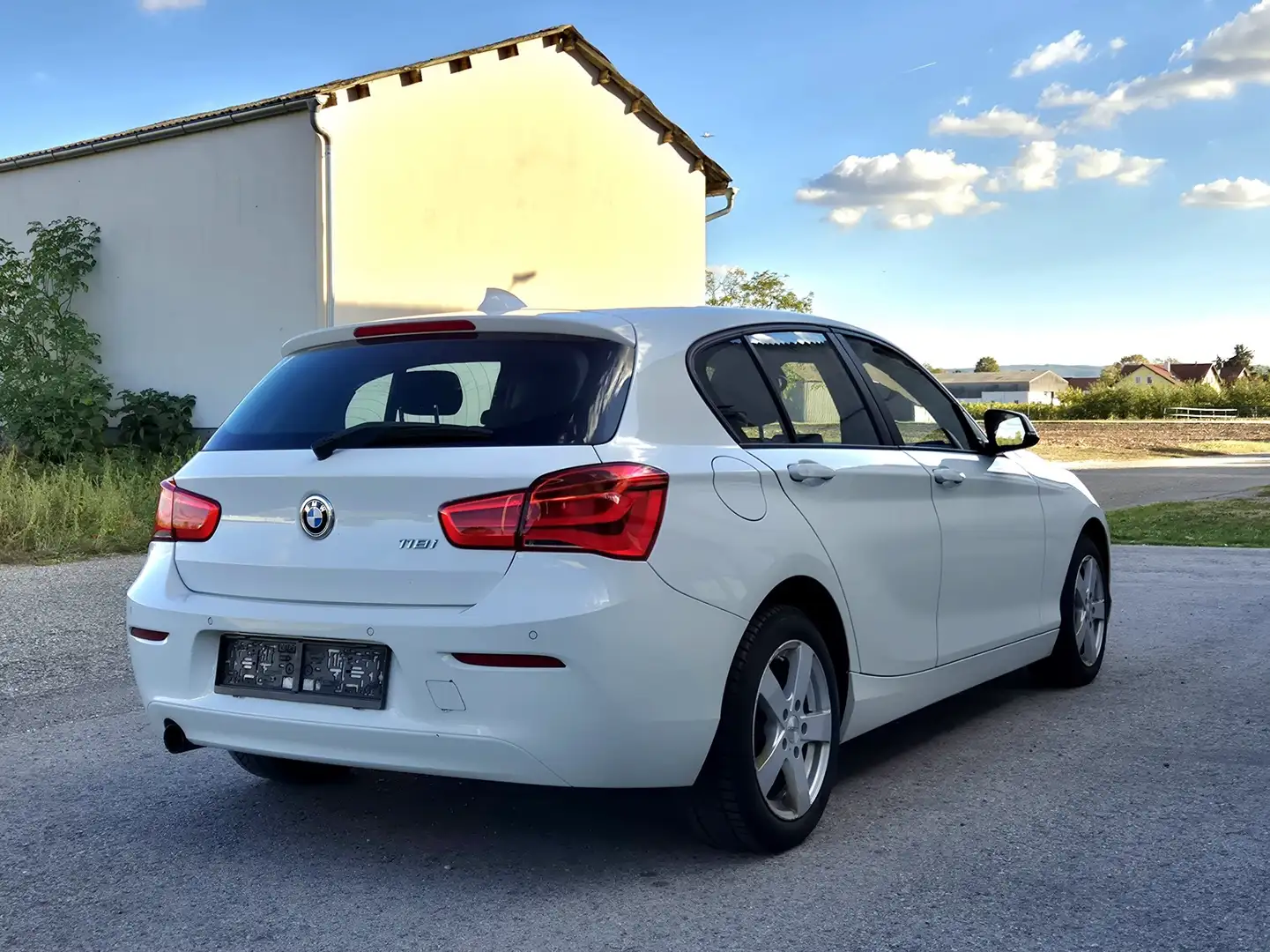 BMW 118 118i*Neues Pickerl 9/27*5 Türer* - 1