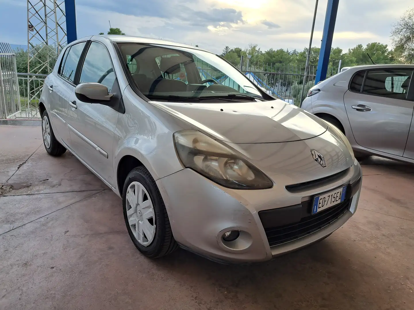 Renault Clio Clio 5p 1.2 BENZ. Argent - 1