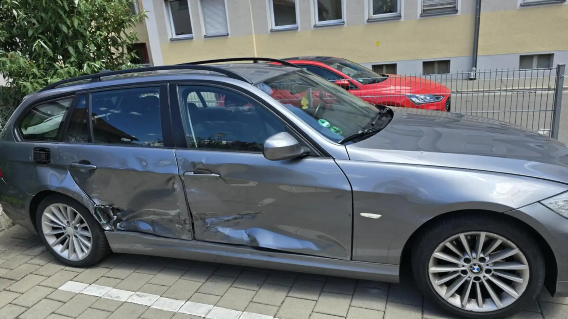 BMW 318 318d DPF Touring - 1