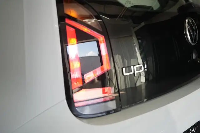 Volkswagen Up! view 11