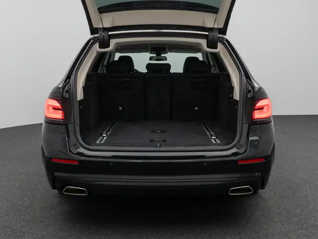 BMW 5 Series view 14