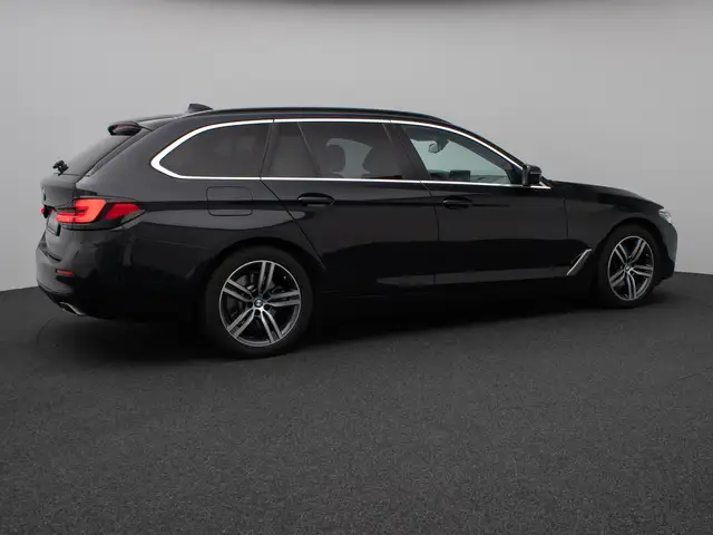 BMW 5 Series view 6