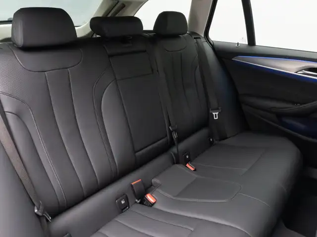 BMW 5 Series view 30