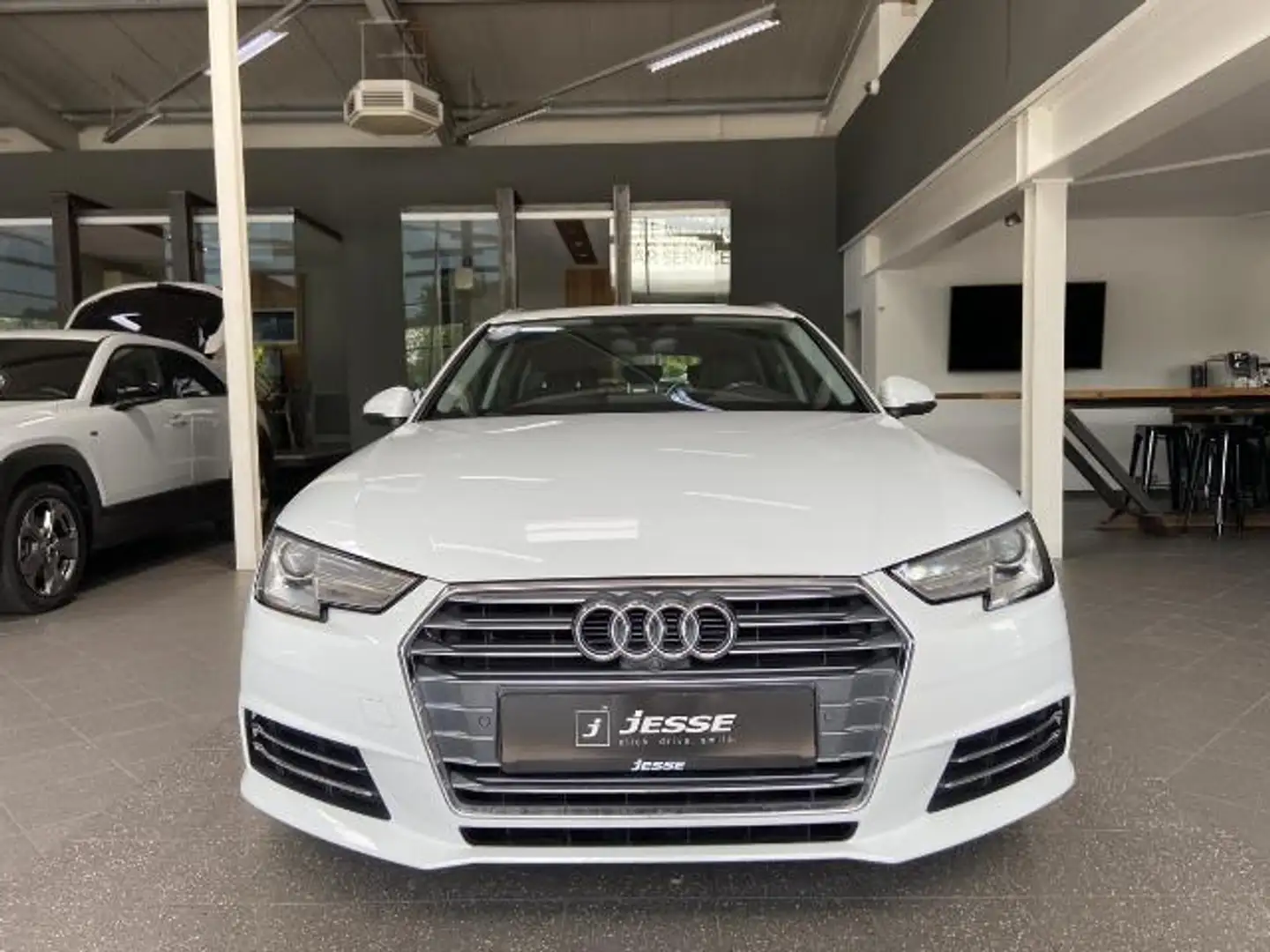 Audi A4 2.0 TDI Avant sport Bi-Xenon virtual S-line Белый - 2