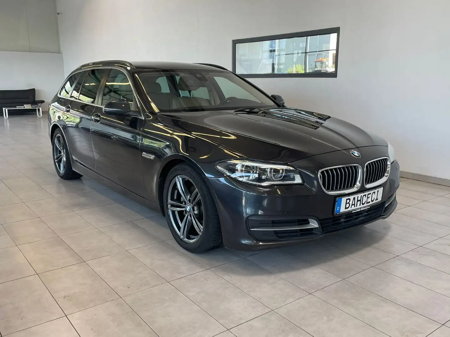 BMW 520 d Tour*LED*Leder Beige*HUD*Stndhzg*NaviProf* Gris - 1