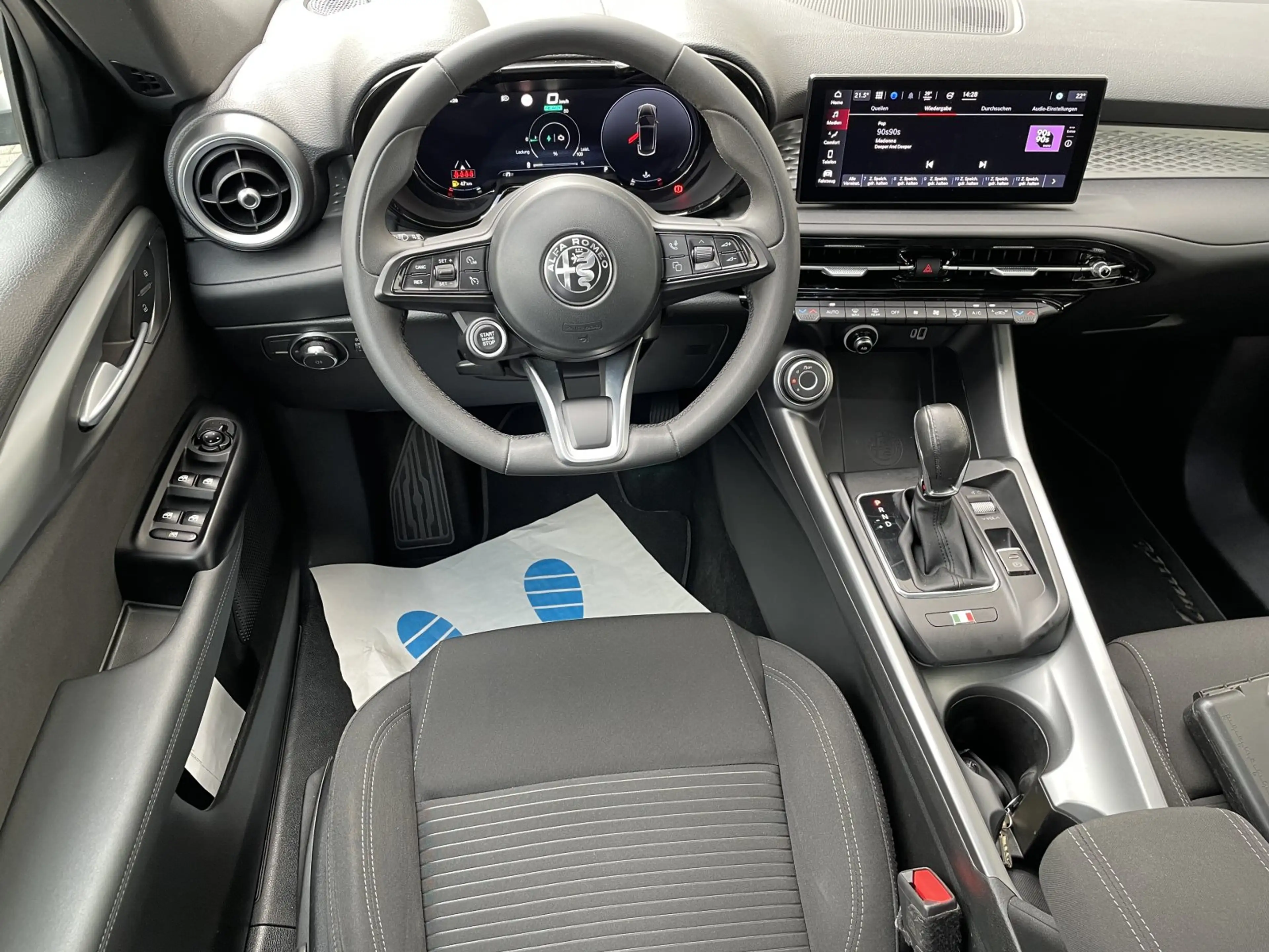 Alfa Romeo Tonale 1.5 Mild Hybrid Super LED DAB CarPlay AndAuto — photo 4