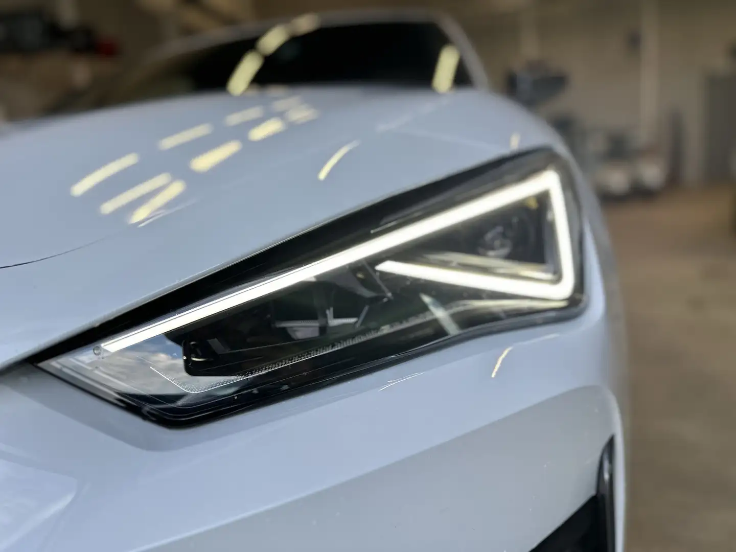 CUPRA Leon ST 1,5eTSI DSG Matrix AHK elekt.Heckkl. Weiß - 2