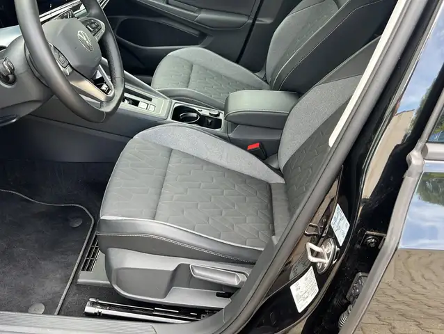 Volkswagen Golf view 3