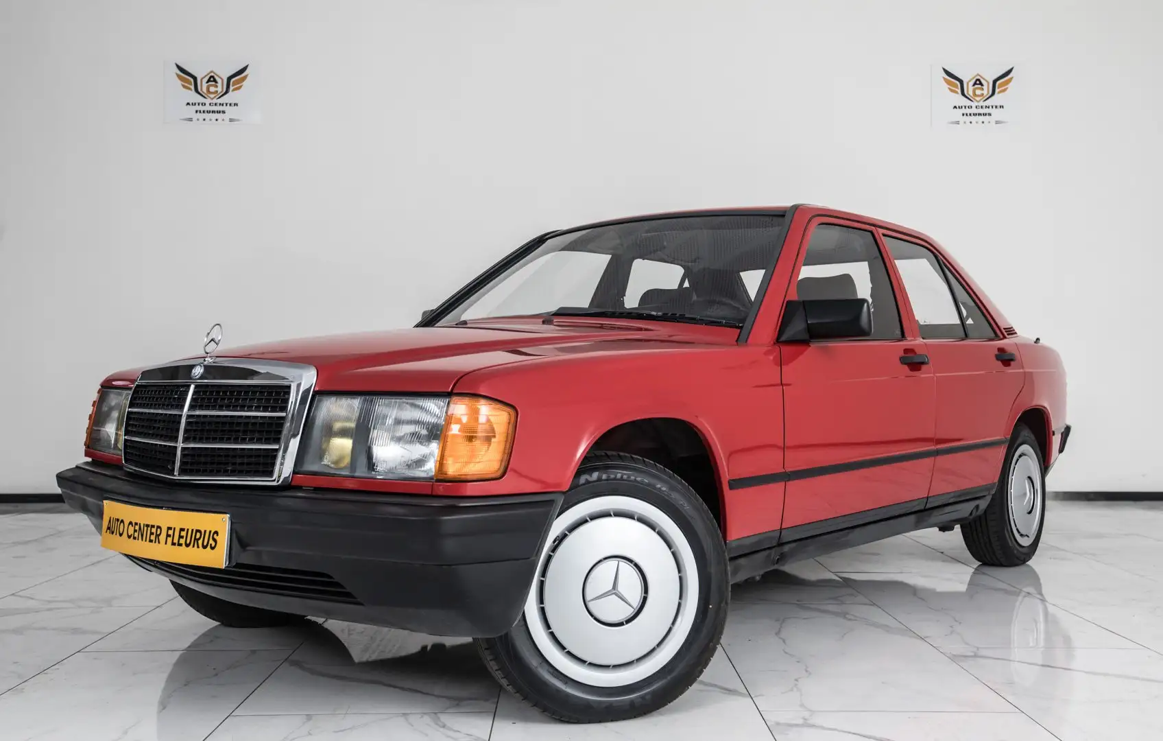 Mercedes-Benz 190 Rouge - 1