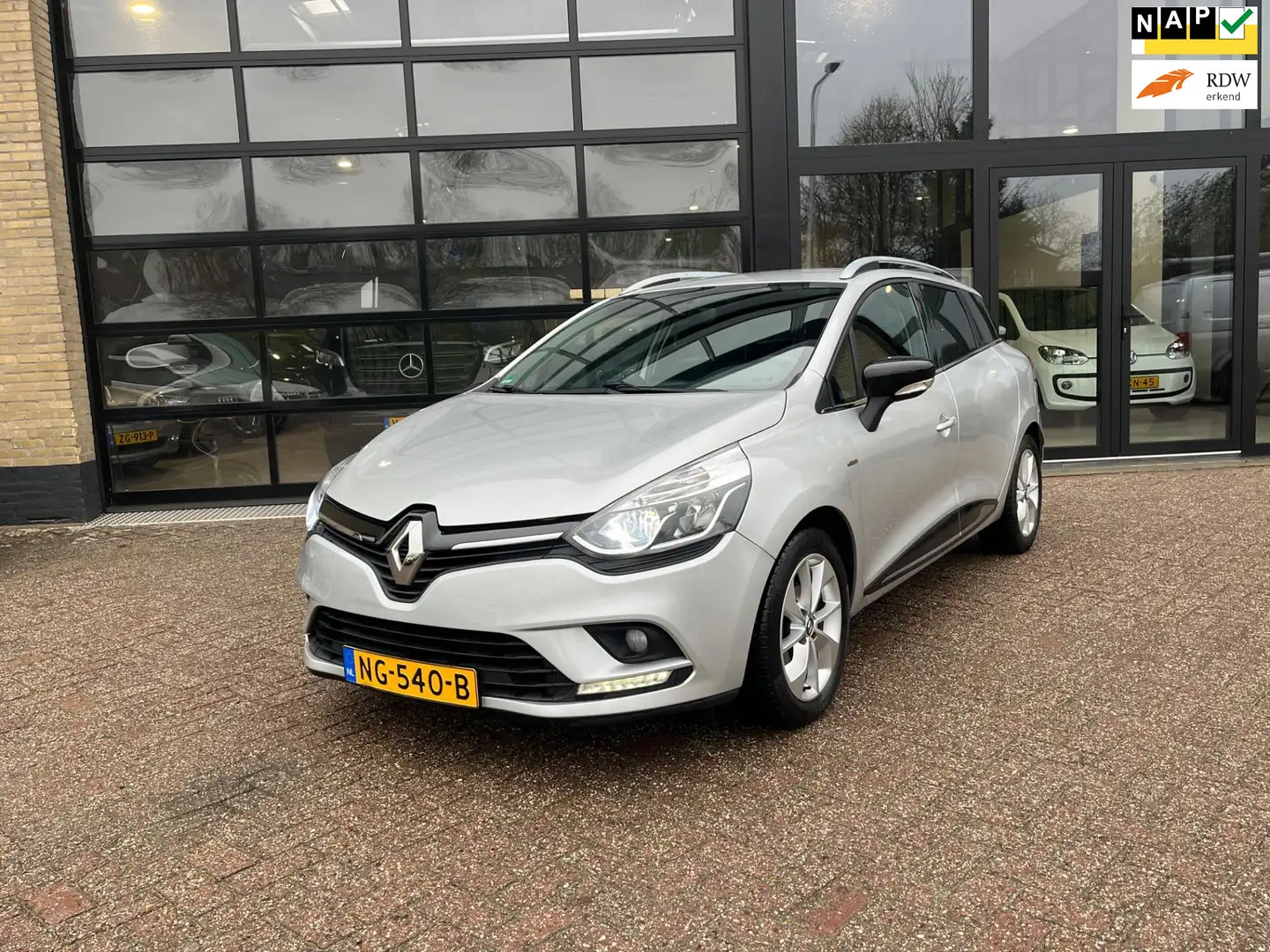 Renault Clio Estate TCe Limited, Navi ,Airco, NL Auto Grijs - 1