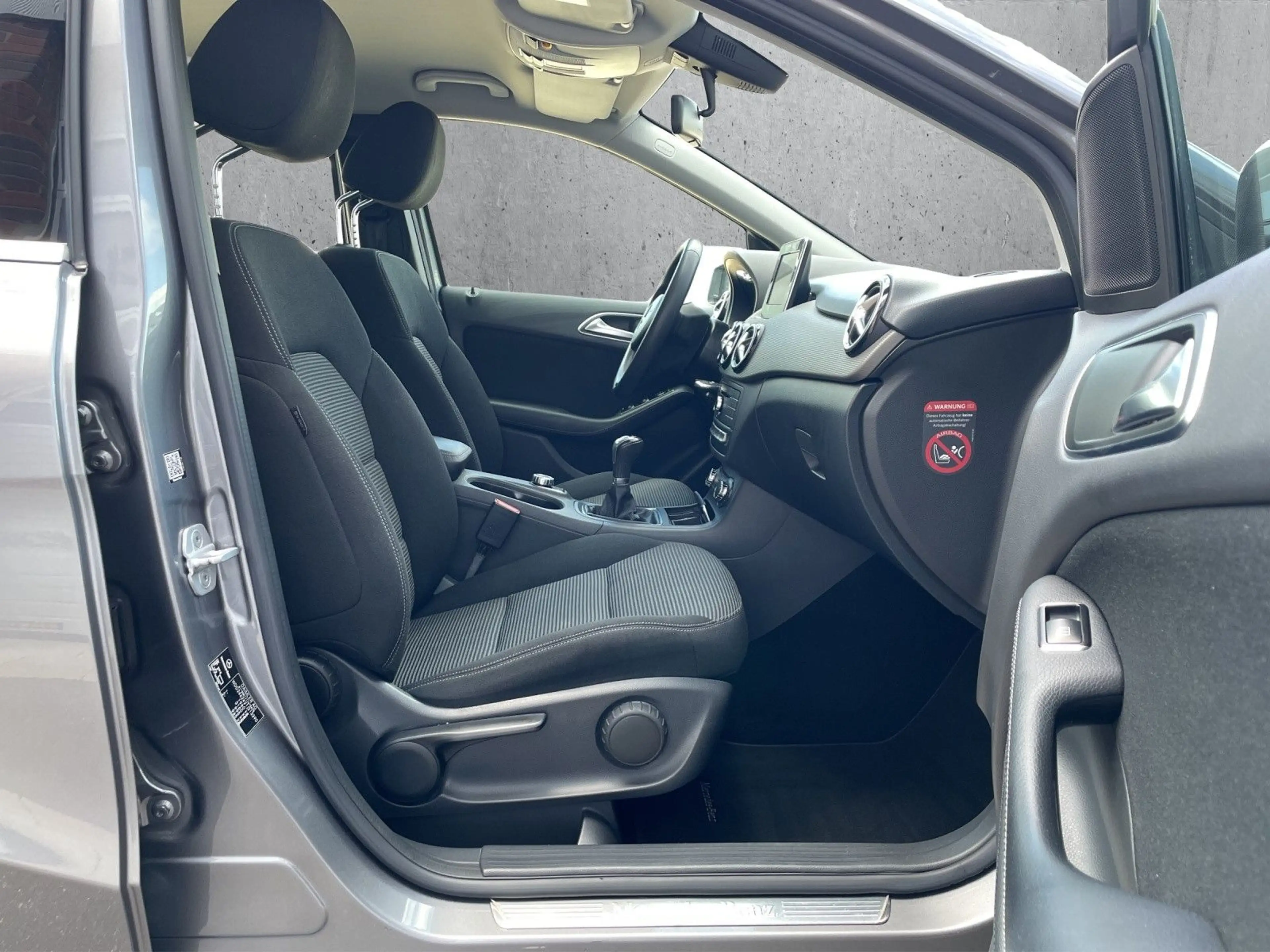 Mercedes-Benz B 180 STYLE*AHK*NAVI*KAMERA*PDC*KLIMA*GRA*1.Hand — photo 10