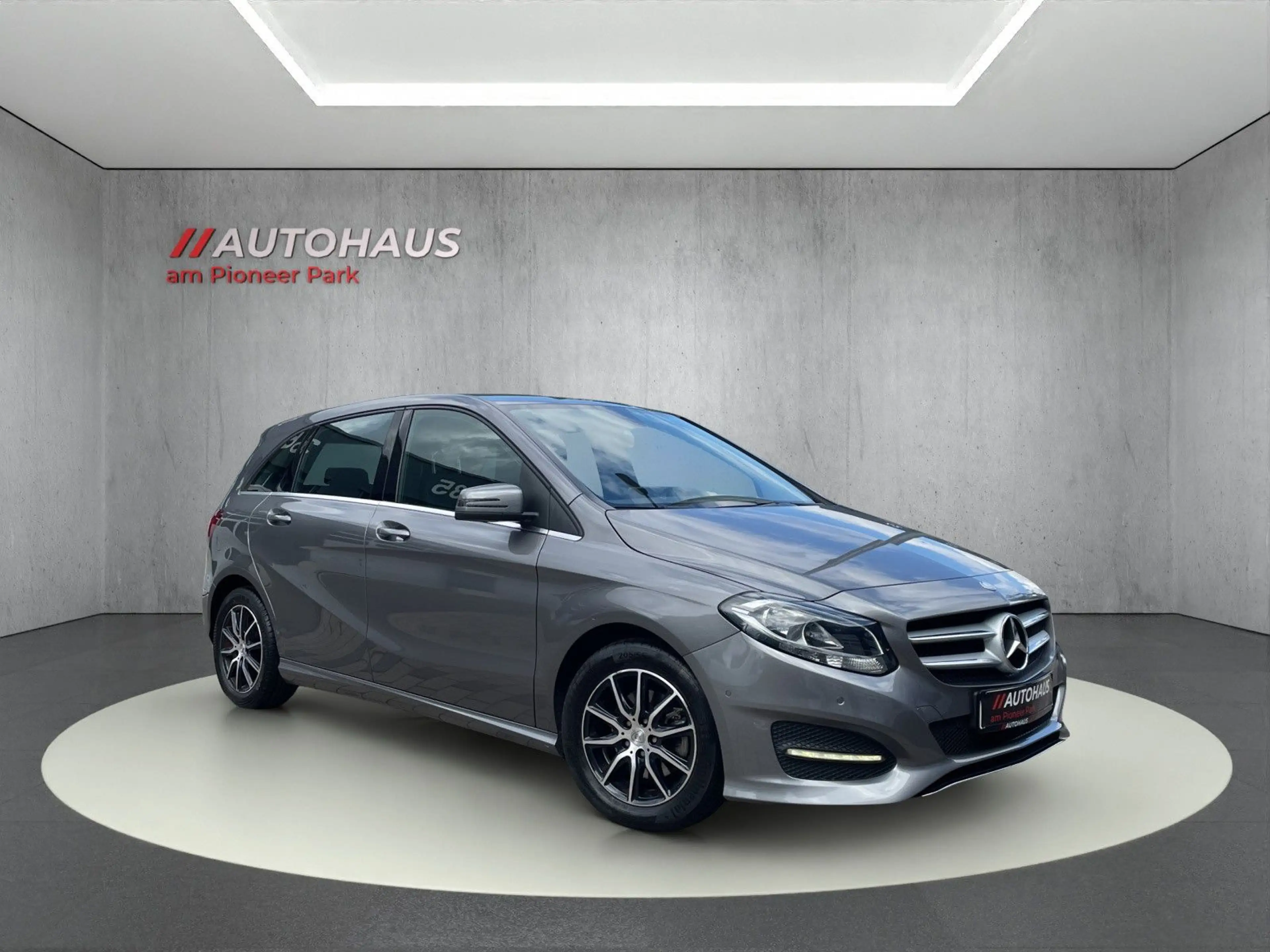 Mercedes-Benz B 180 STYLE*AHK*NAVI*KAMERA*PDC*KLIMA*GRA*1.Hand — photo 7