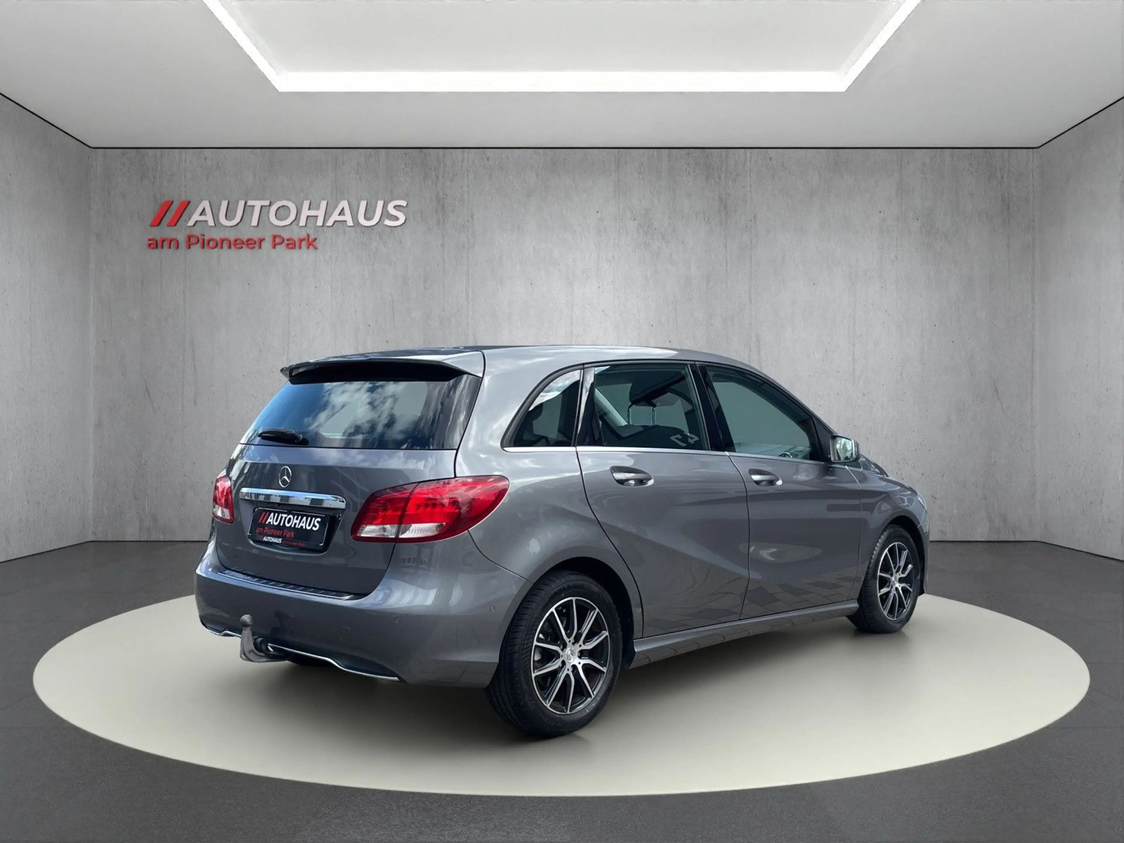 Mercedes-Benz B 180 STYLE*AHK*NAVI*KAMERA*PDC*KLIMA*GRA*1.Hand — photo 5