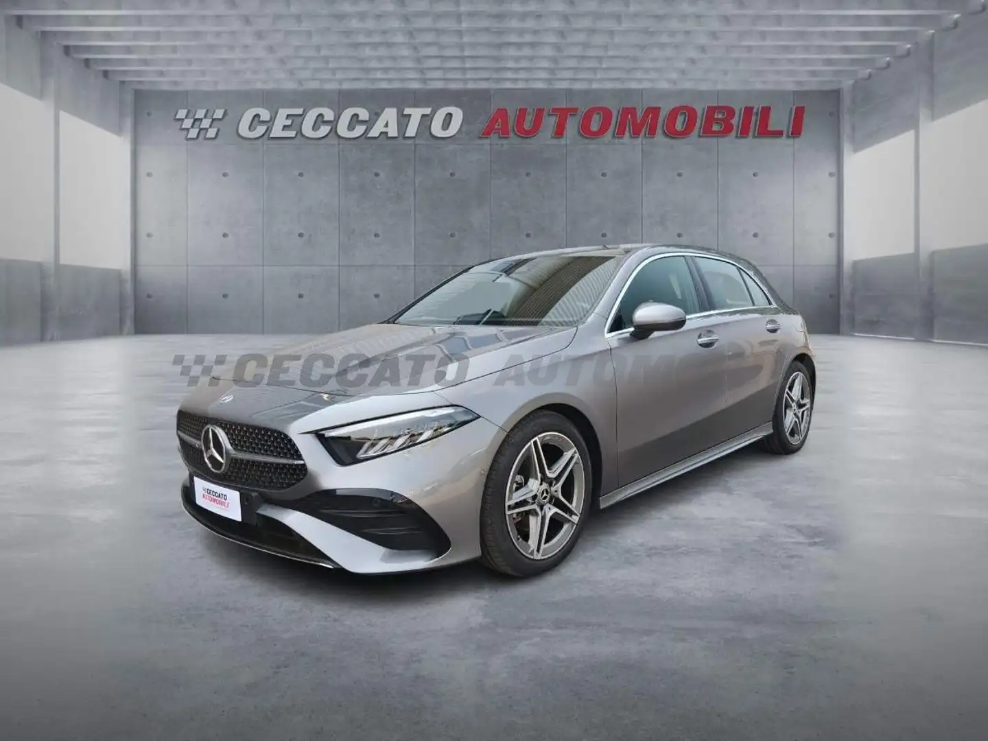 Mercedes-Benz A 180 A 180 d AMG Line Premium auto Grigio - 1