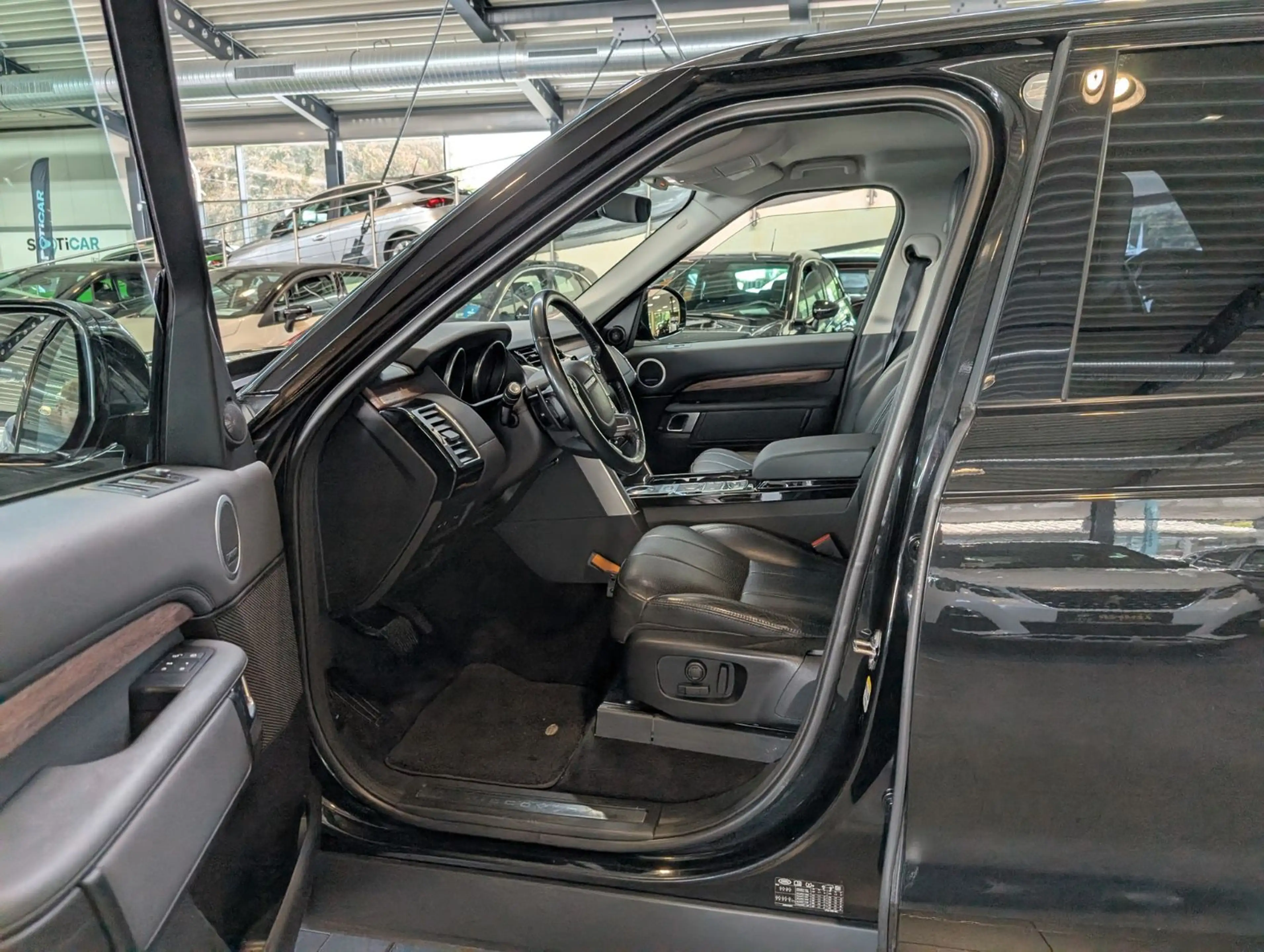 Land Rover Discovery Autom. Leder Memory Navi Tempom. AHK — photo 9