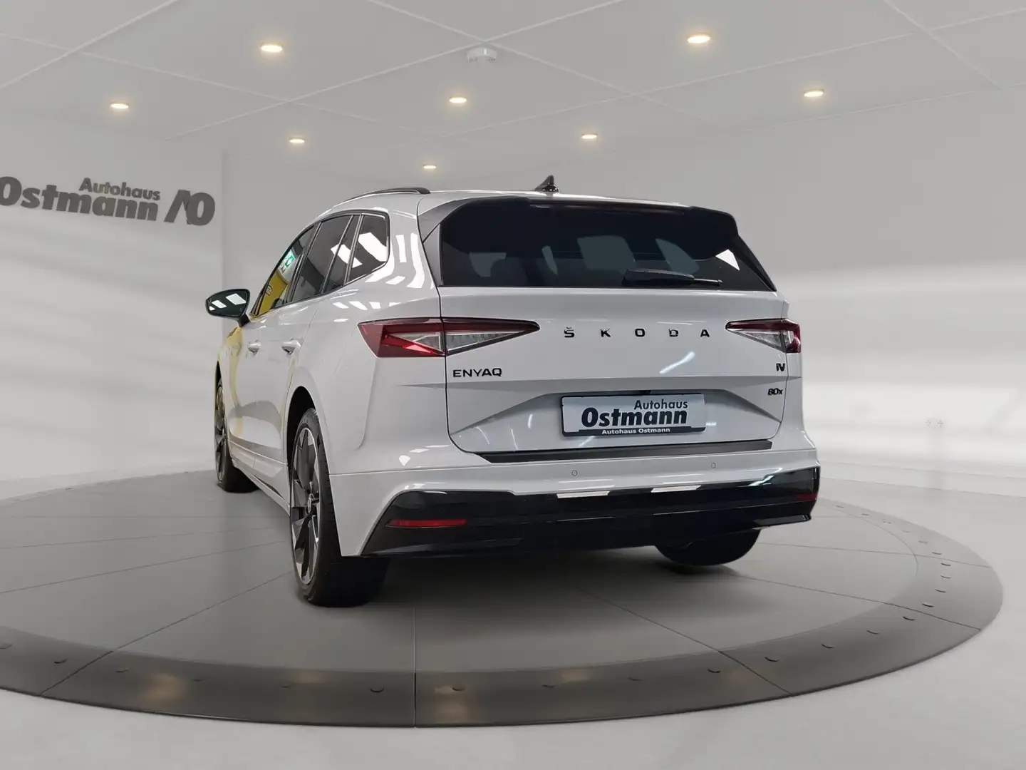 Skoda Enyaq x 80x Sportline LED RFK 360 SHZ AHK HUD Weiß - 2