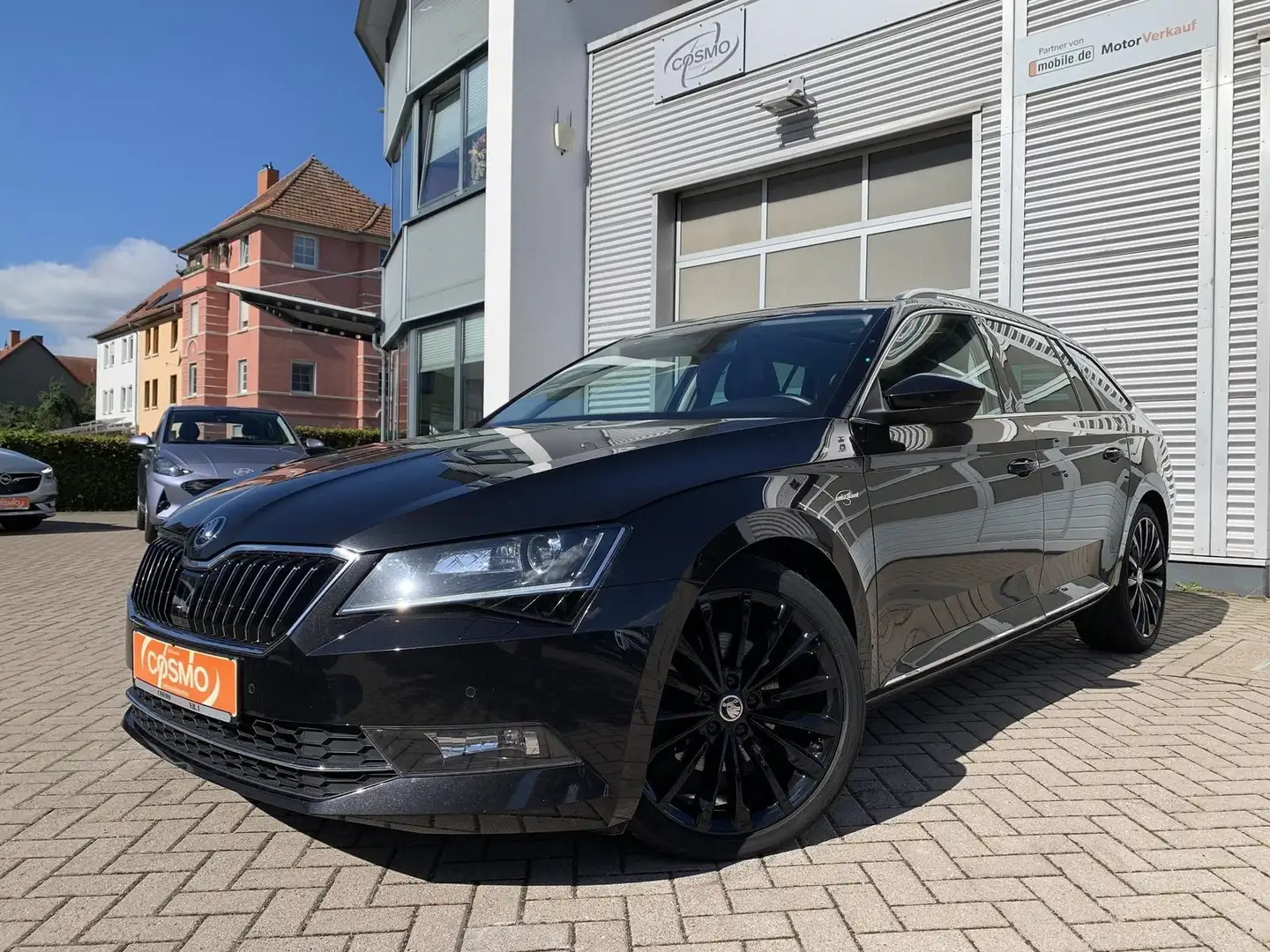 Skoda Superb Combi 2.0TDI L&K ACC+PANO+NAVI+StANDHZ. Negro - 1