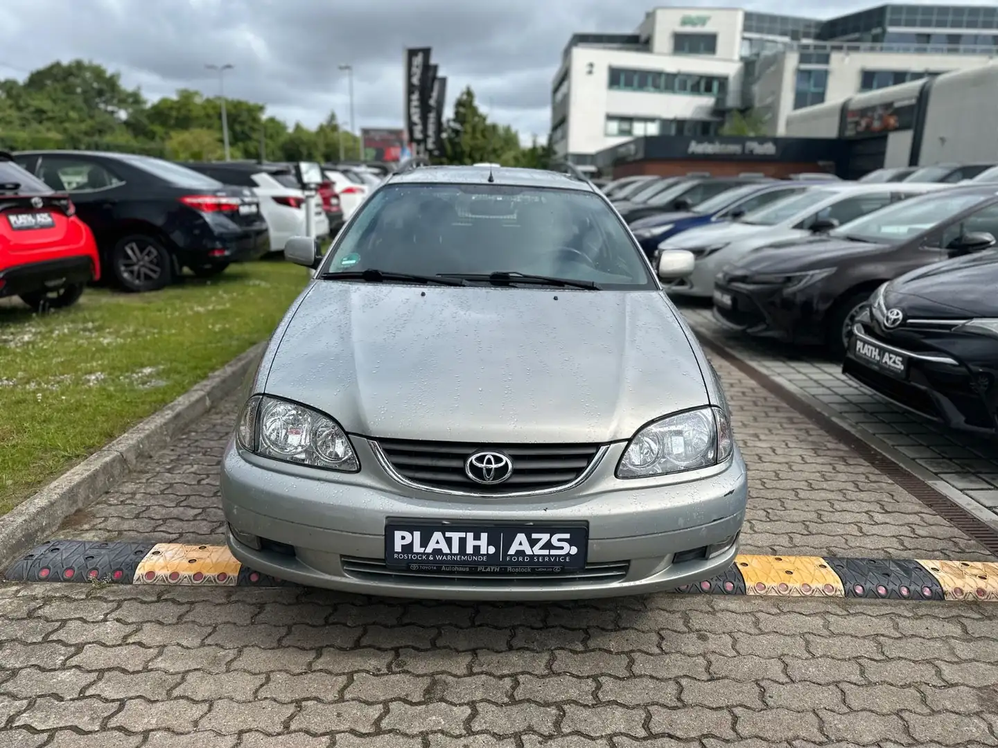 Toyota Avensis 1.8 Linea Sol Срібний - 2