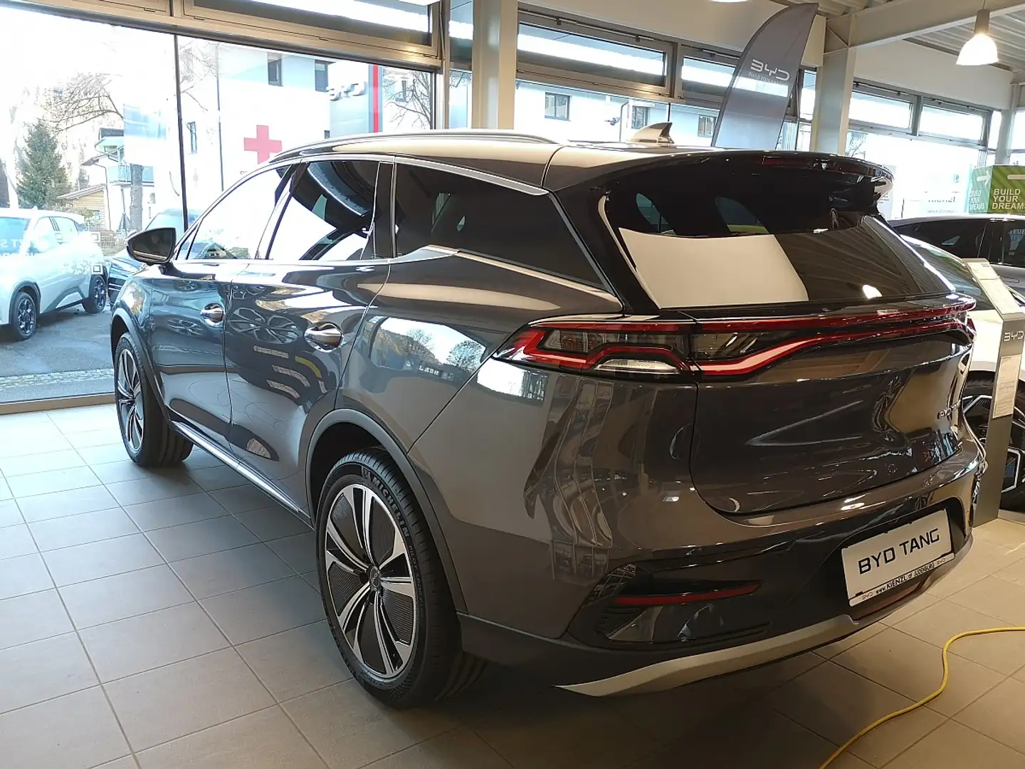 BYD Tang 108,8 kWh Österreich Paket Flagship Grau - 2