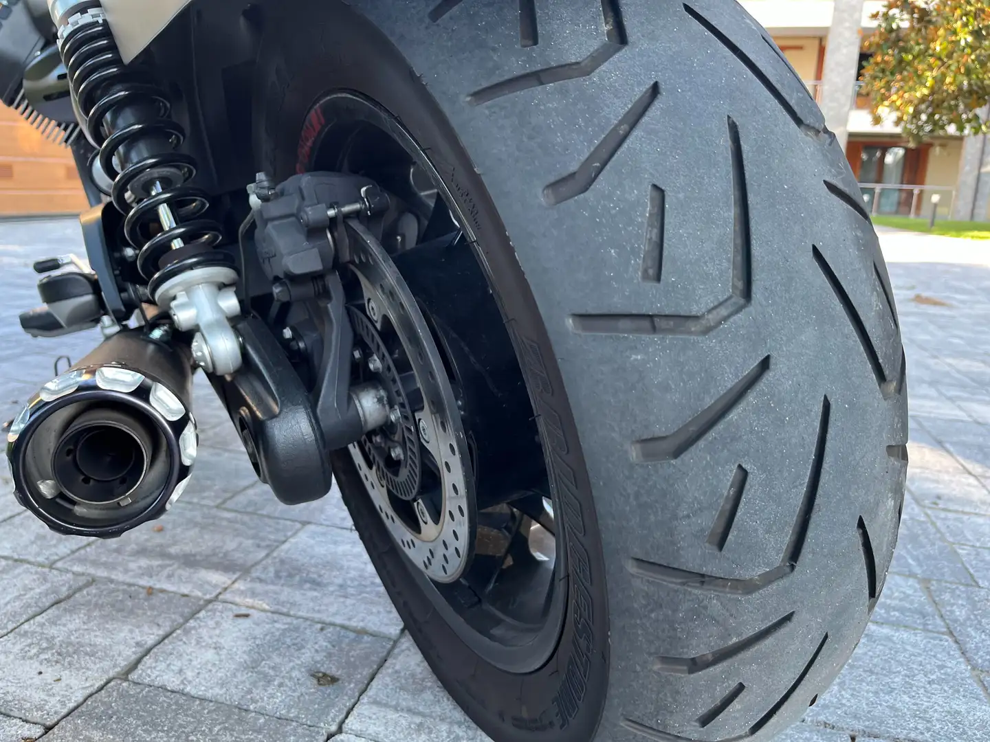 Moto Guzzi Audace Zwart - 2