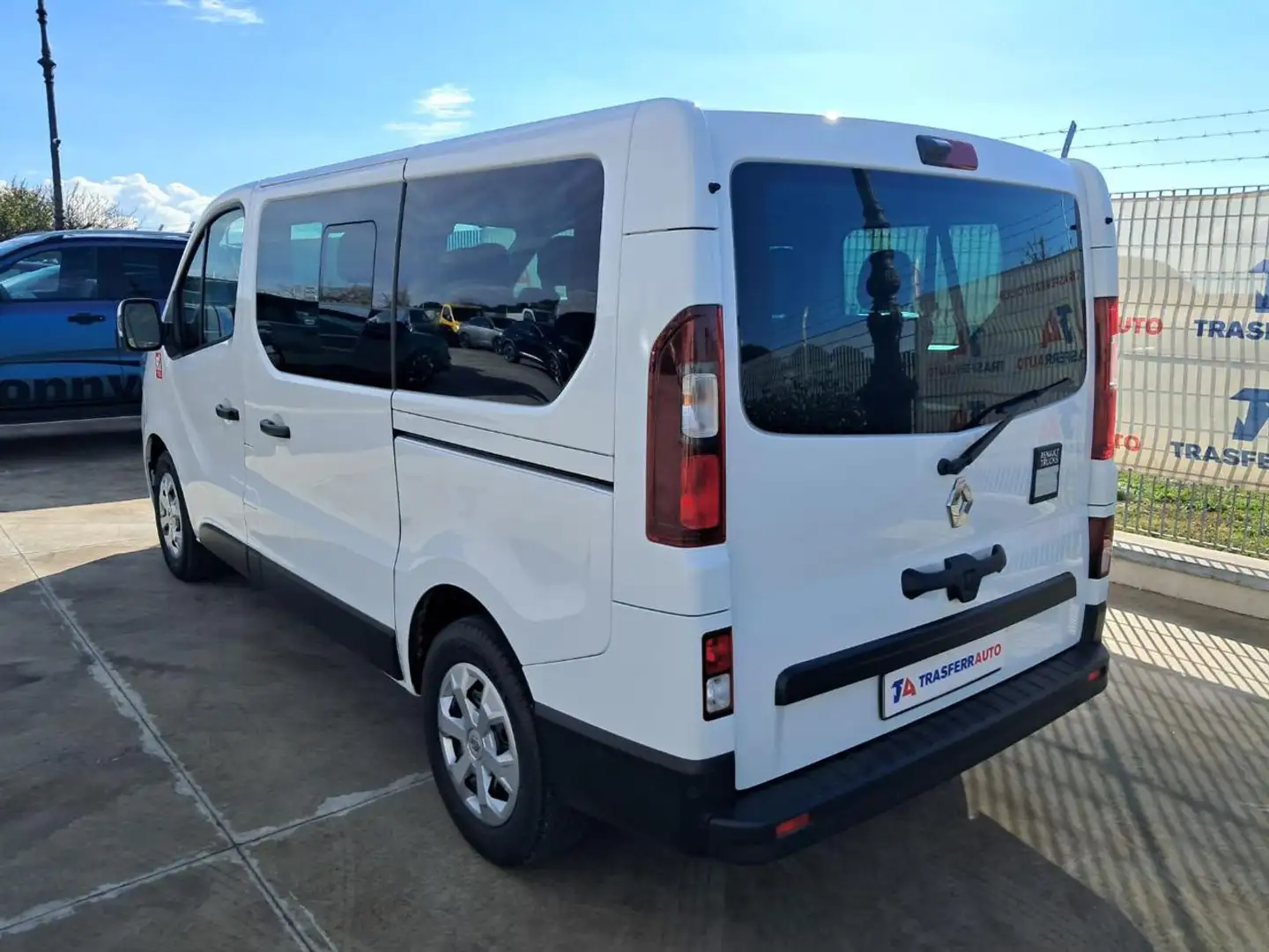 Renault Trafic 2T8 2.0 dCi 150CV PC-TN Combi Red Edition Bianco - 2