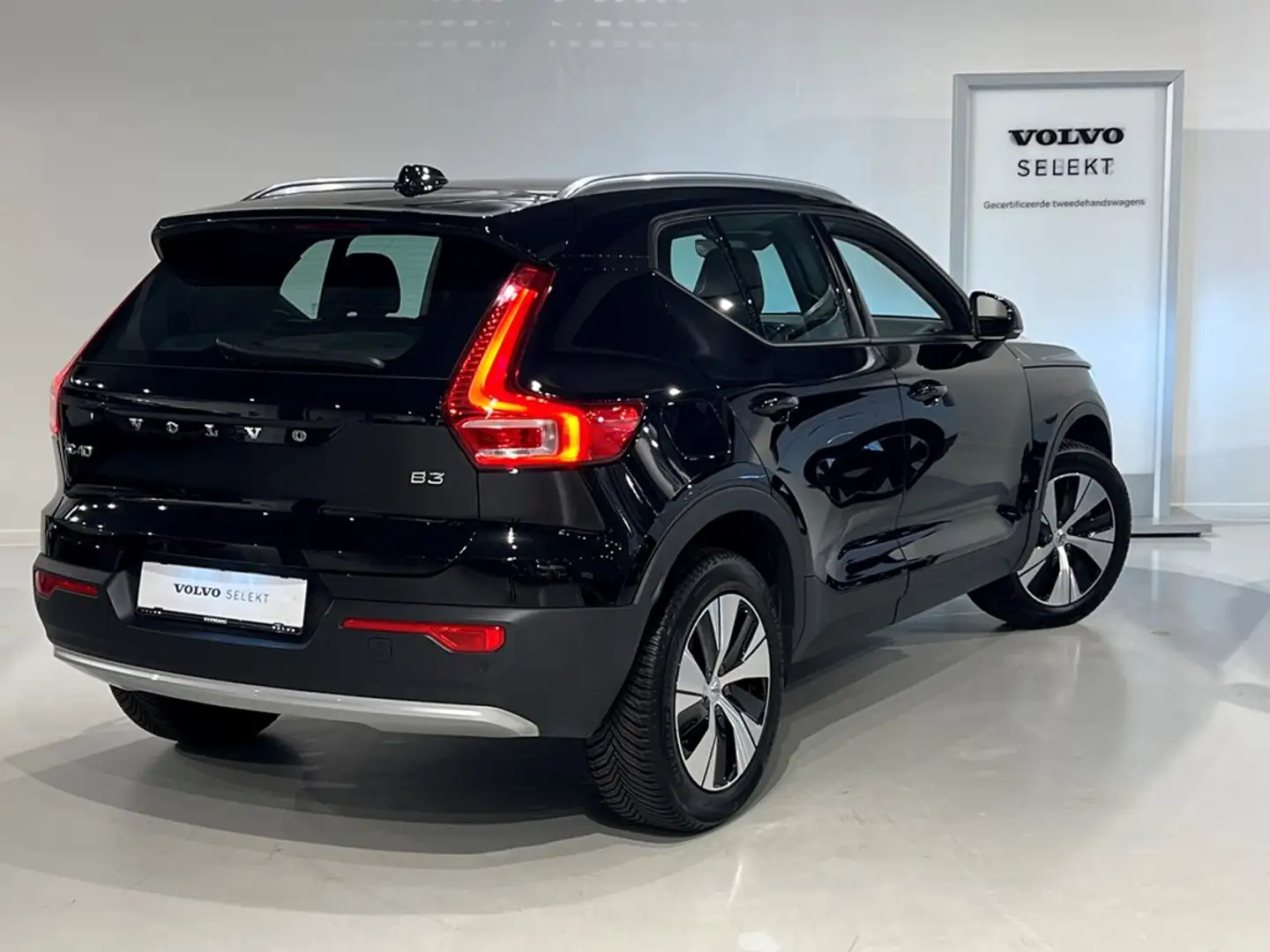 Volvo XC40 B3 Mild Hybride Zwart - 2