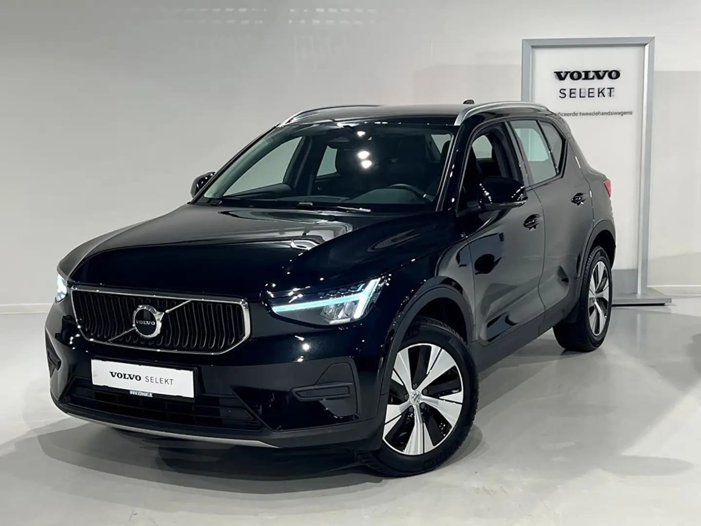 Volvo XC40 B3 Mild Hybride Zwart - 1