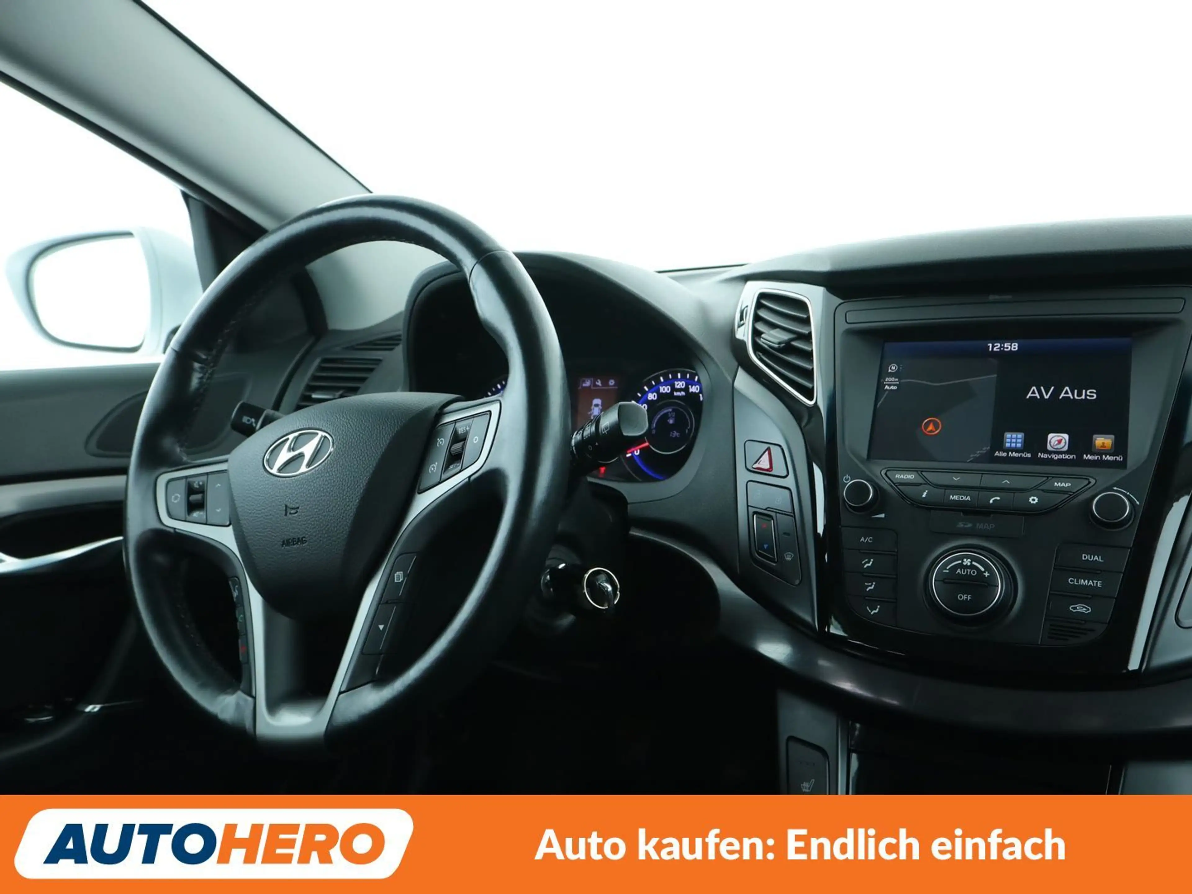 Hyundai i40 1.6 Trend Blue*NAVI*TEMPO*CAM*PDC*SHZ* — photo 13