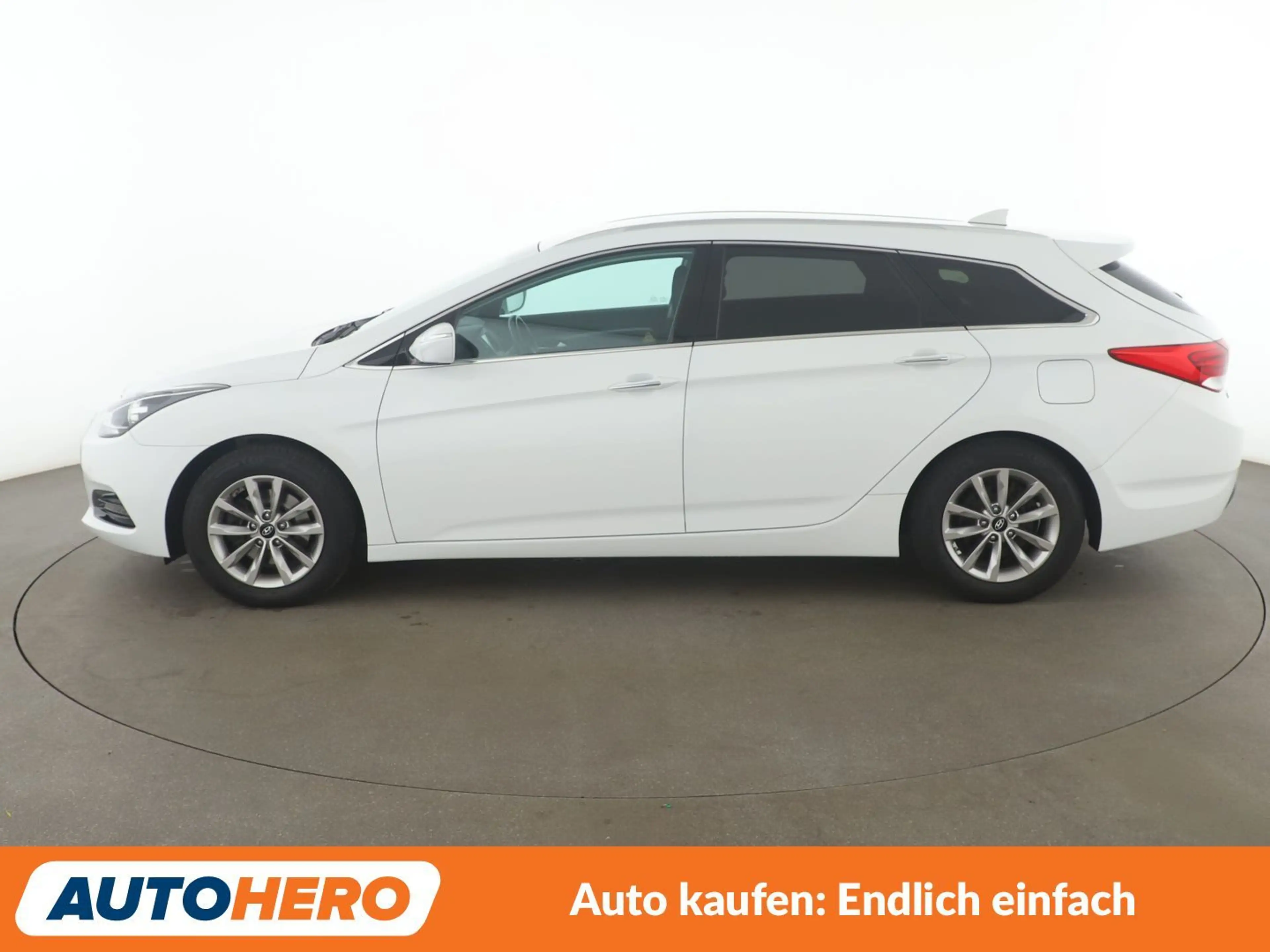 Hyundai i40 1.6 Trend Blue*NAVI*TEMPO*CAM*PDC*SHZ* — photo 3
