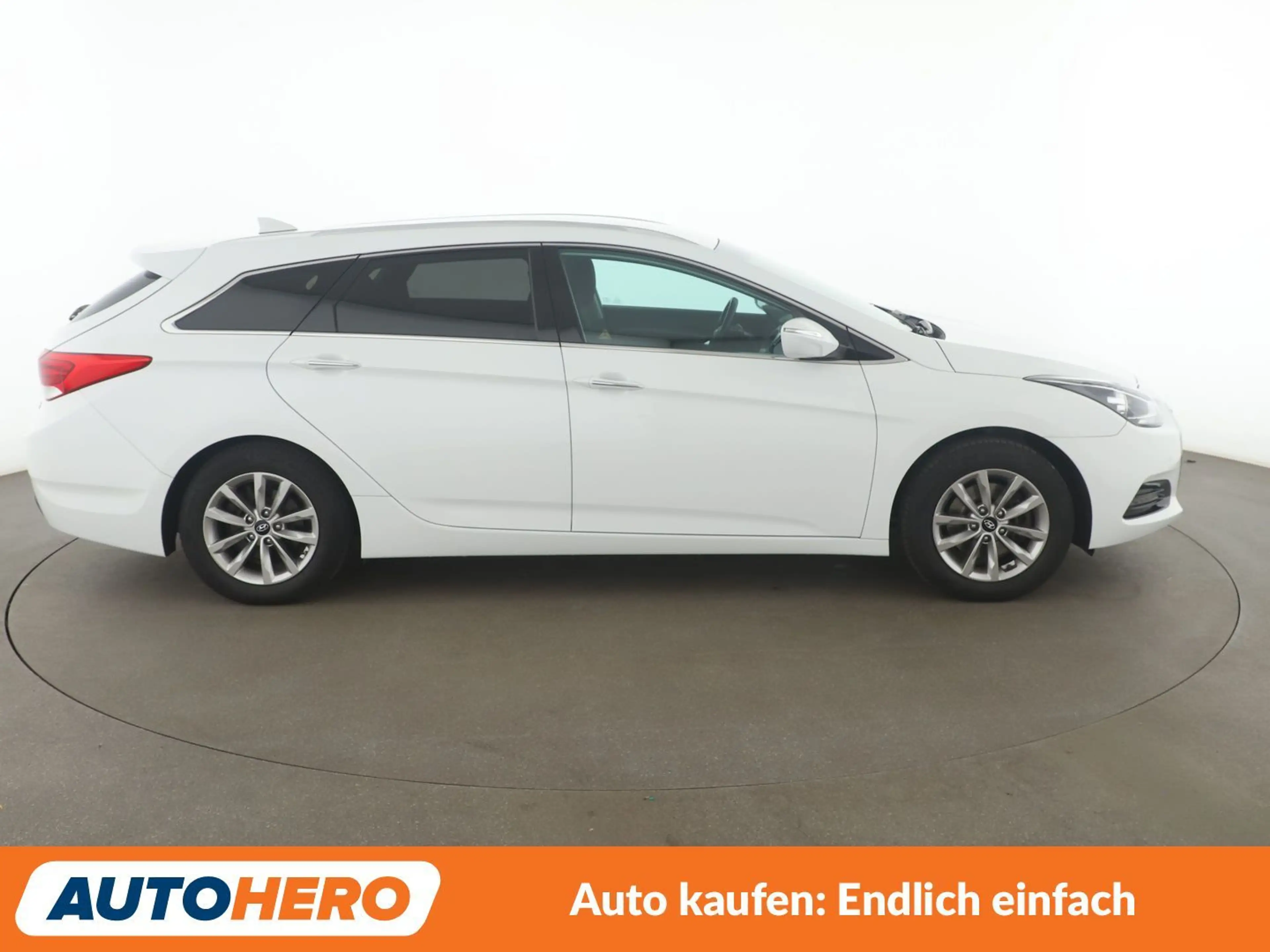 Hyundai i40 1.6 Trend Blue*NAVI*TEMPO*CAM*PDC*SHZ* — photo 7