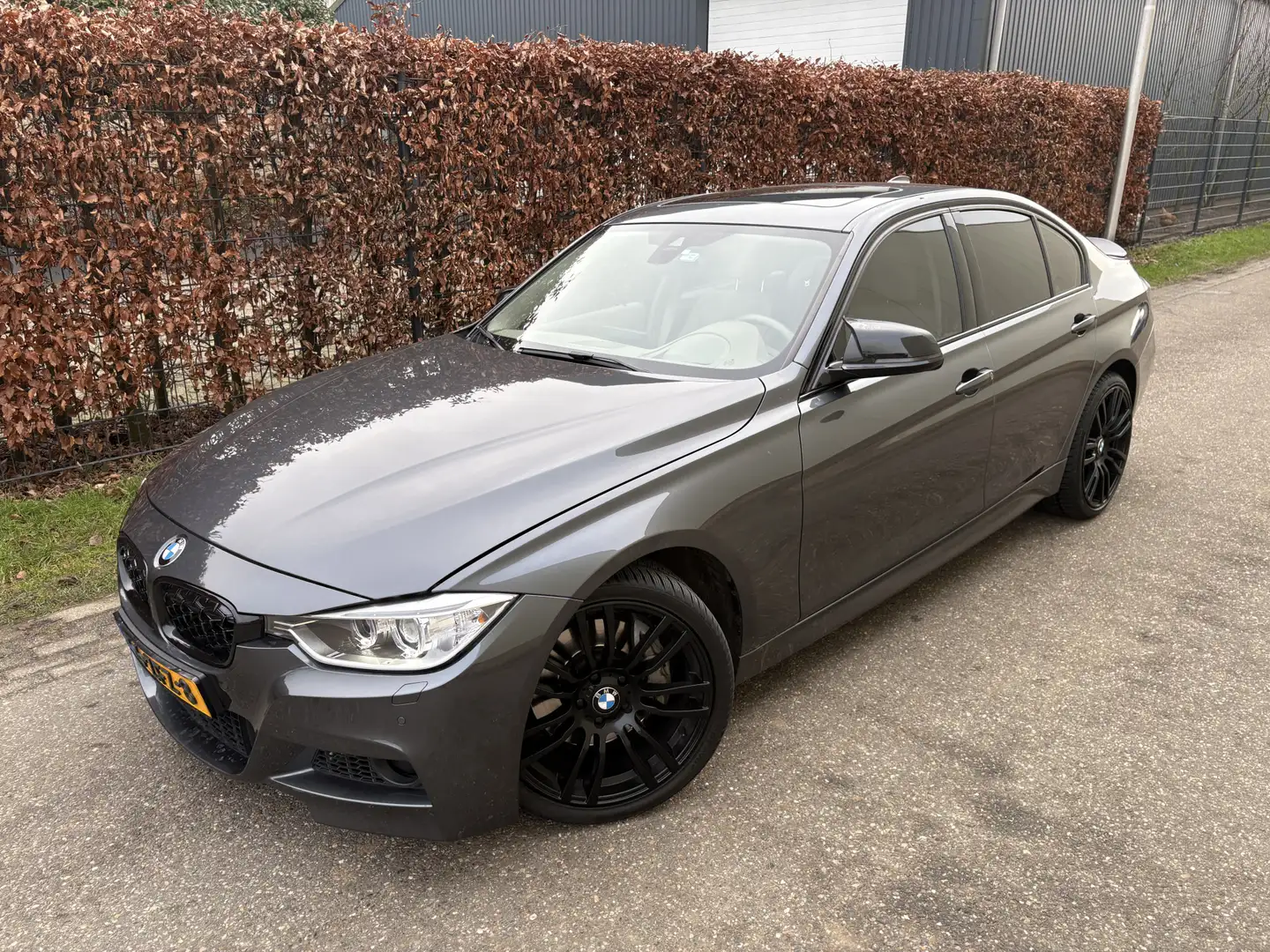 BMW Active Hybrid 3 Serie 335i ActiveHybrid 3 Upgrade Edition / AUTOMA Grau - 2