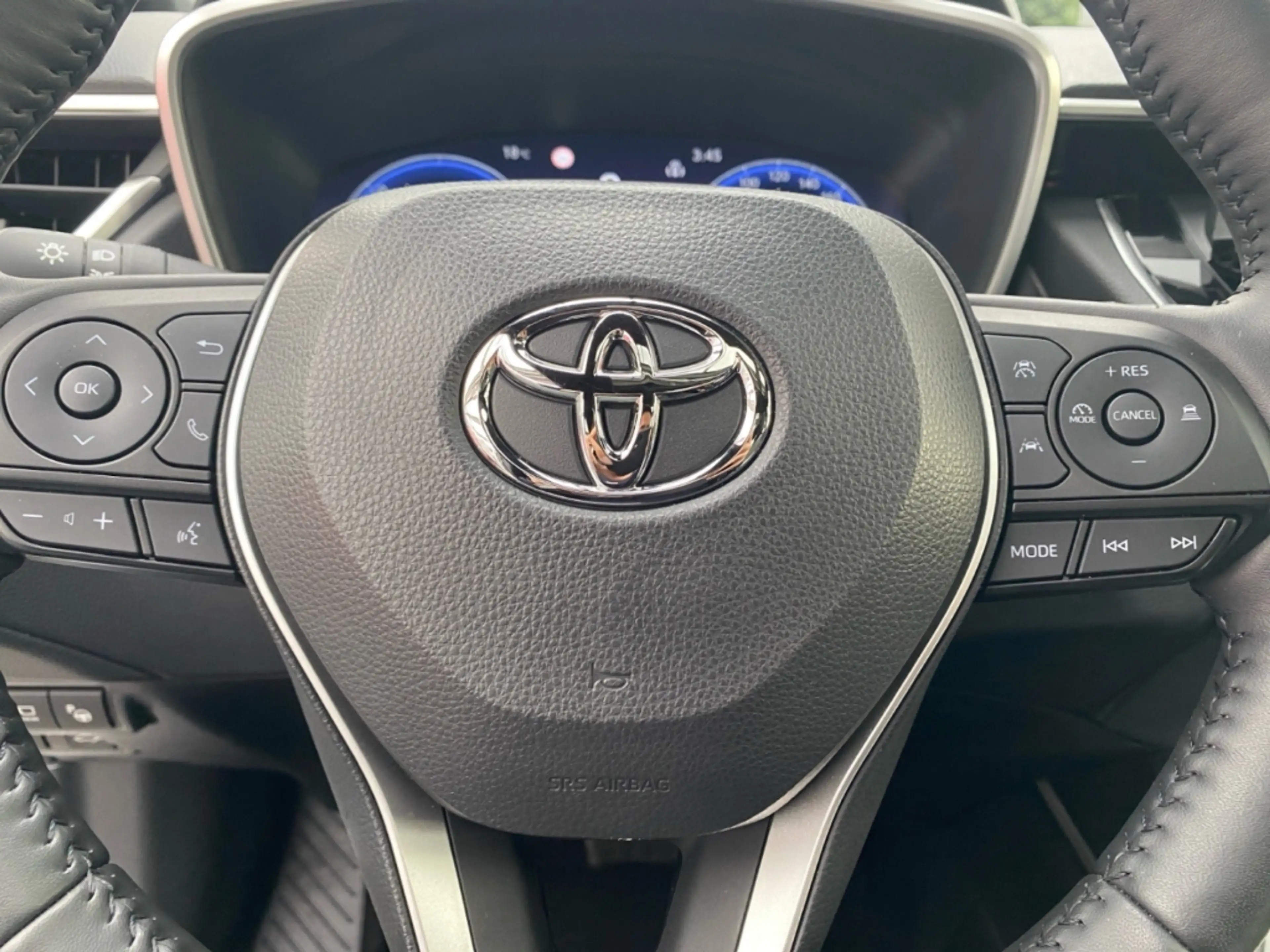 Toyota Corolla Cross Hybrid Lounge *4x4*360°*LED*Keyless* — photo 13