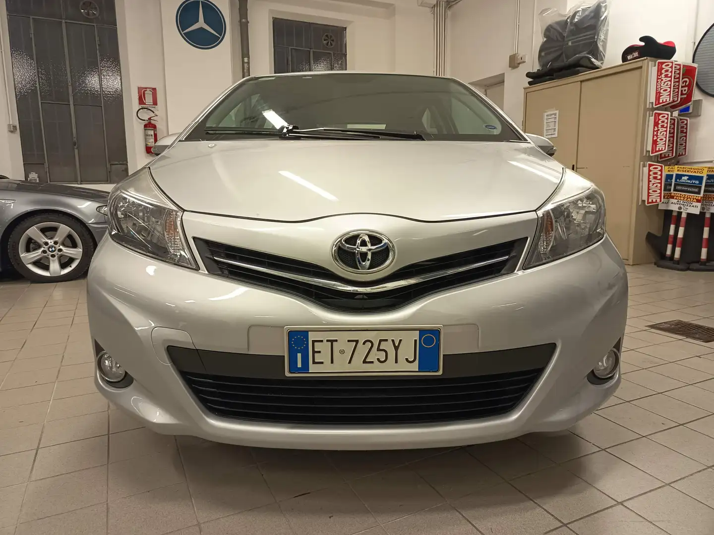 Toyota Yaris YARIS 5 PORTE 1.0 OK NEOPATENTATI Grau - 2