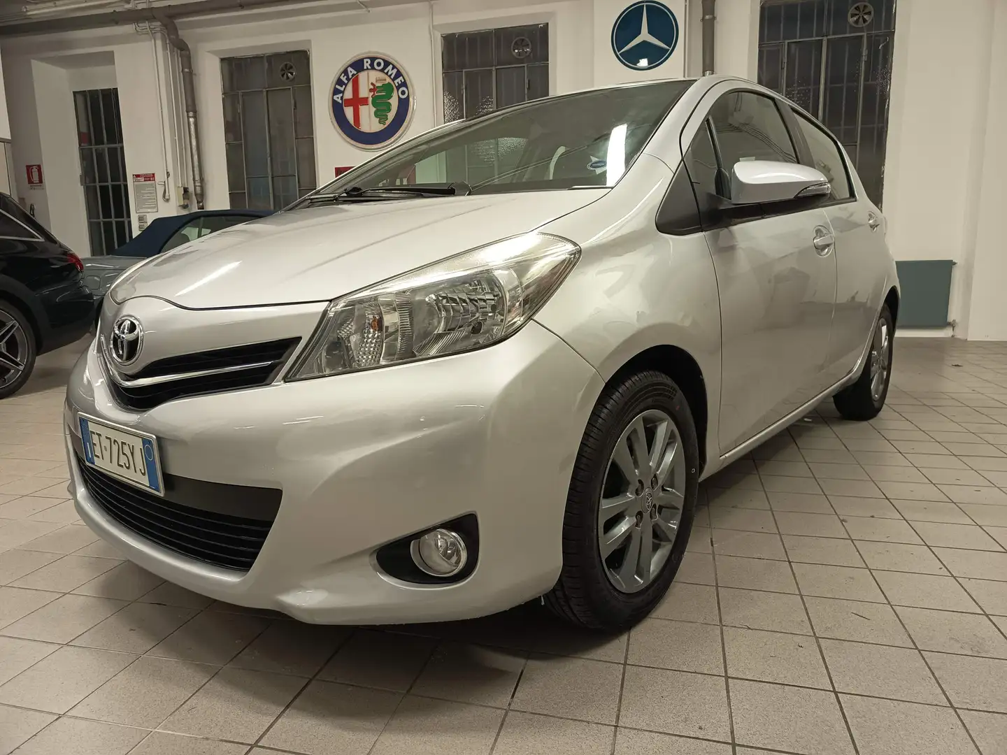Toyota Yaris YARIS 5 PORTE 1.0 OK NEOPATENTATI Grau - 1